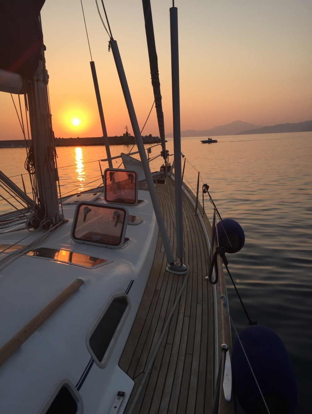 .....le vostre suite sul mare.... - VACANZE IN BARCA A VELA  TOSCANA SARDEGNA CORSICA ISOLE EOLIE
